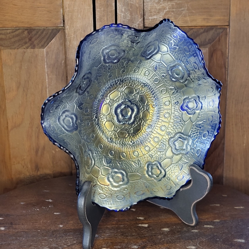 Antique Fenton "Captive Rose" carnival glass bowl - Picture 9 of 15